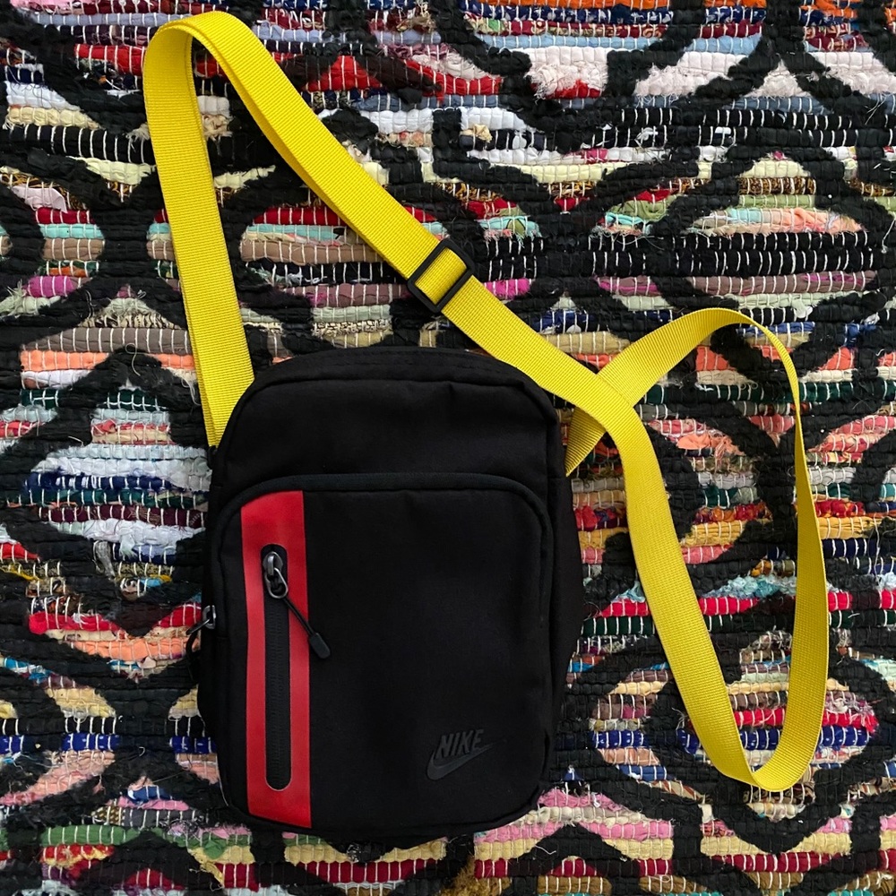 Nike small messenger bag.